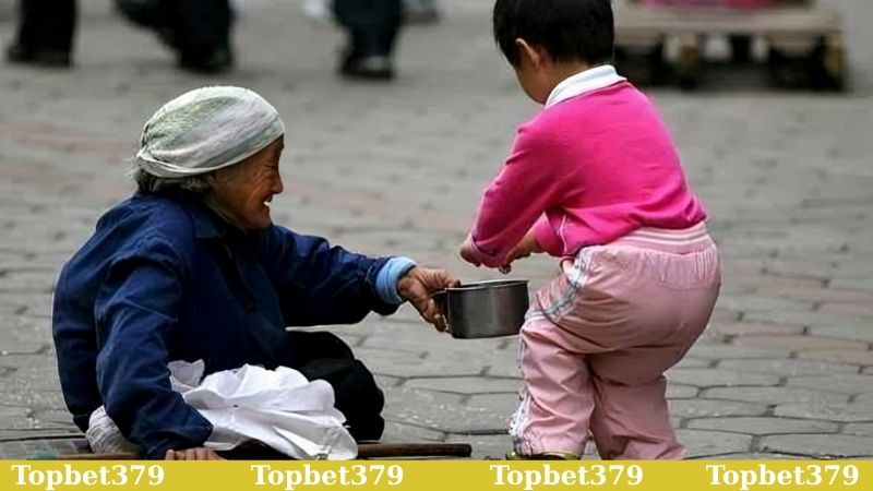 Trao yêu thương nhận nụ cười giúp đỡ người nghèo